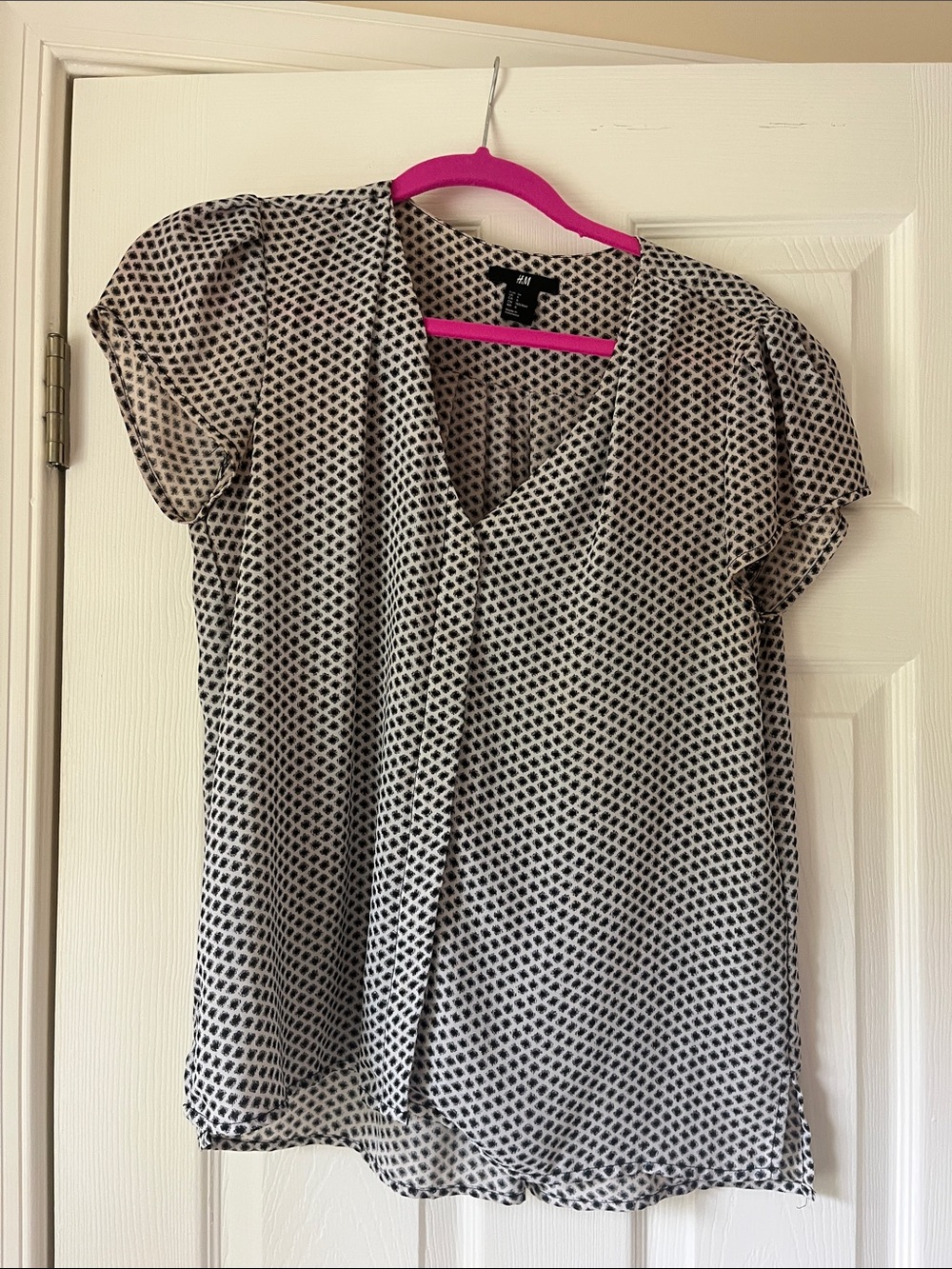 H&M Black and White Geo Print Short-Sleeve V-Neck Blouse